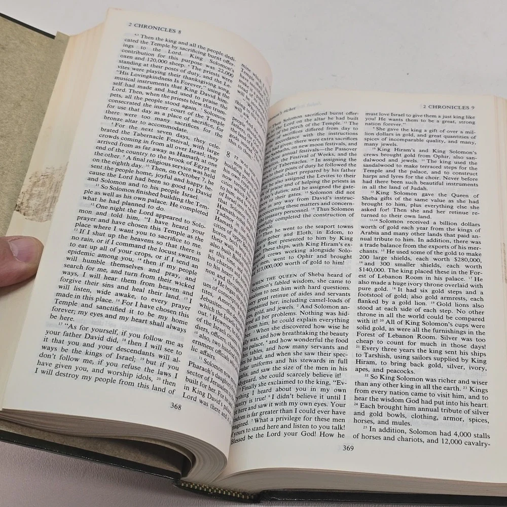 The‎ Living Bible Paraphrased Tyndale Hardcover